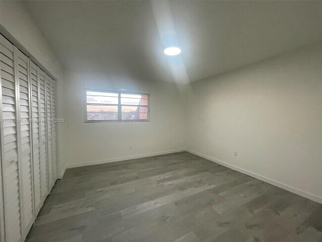 Building Photo - 310 NW 107th Ave