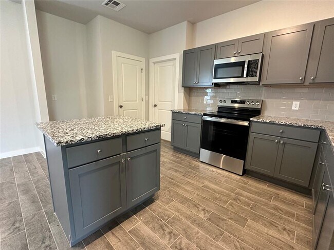 Building Photo - 17010 Lantana Loop