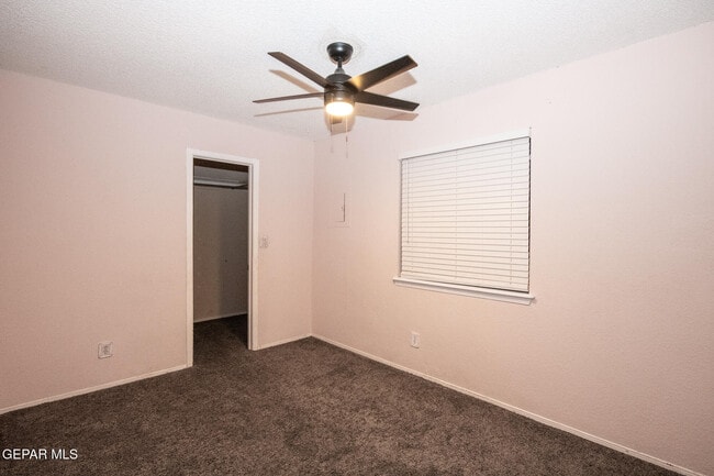 Building Photo - 11416 Lake Ozarks Dr