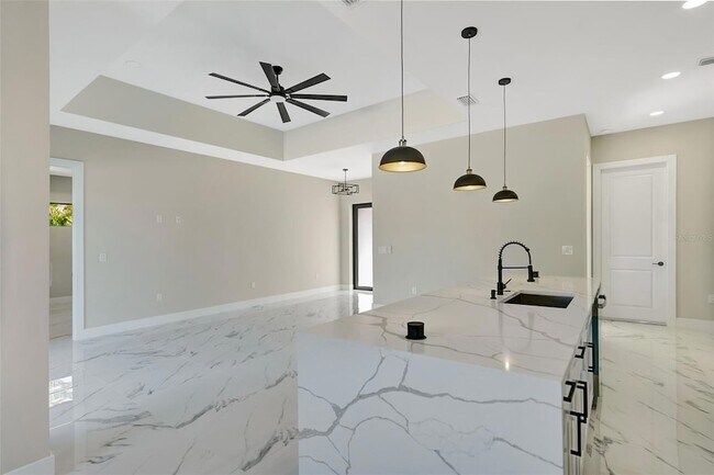 Building Photo - 212 Fairway Rd