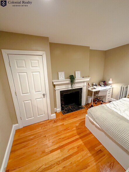 Building Photo - 72 Egmont St