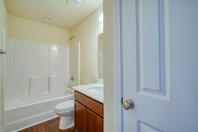 Building Photo - 580 Millsgate Cir