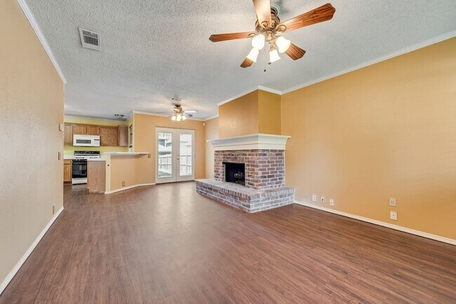 Building Photo - 220 High Pointe Ln