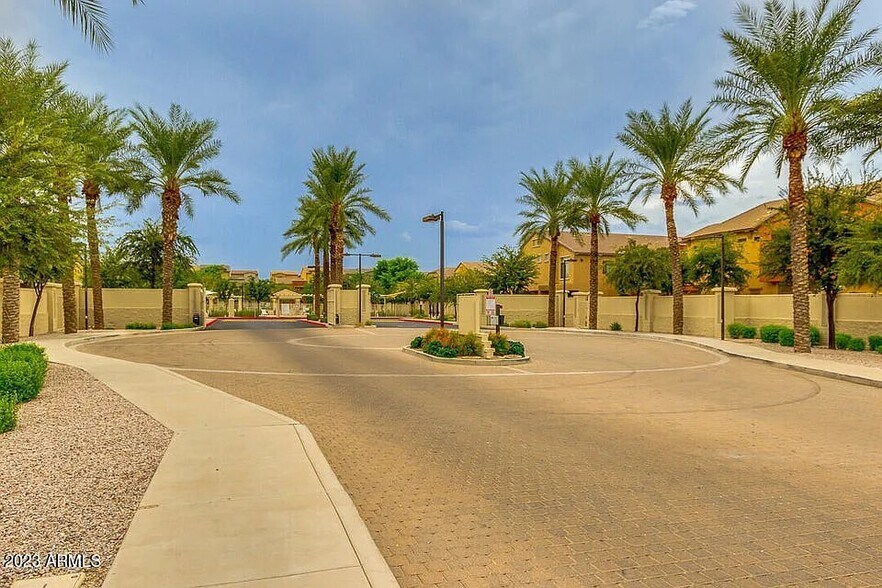 Building Photo - 280 S Evergreen Rd