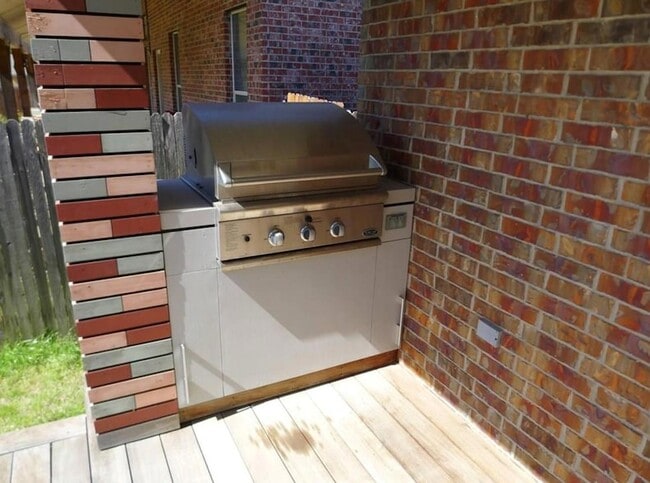 Building Photo - 2344 Chimney Rock Rd