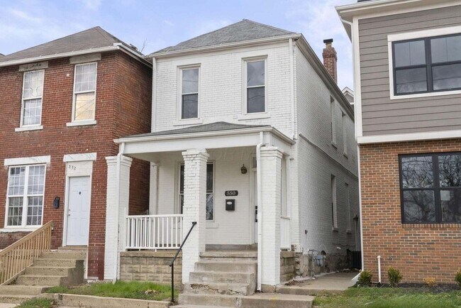 Building Photo - 550 W Town St