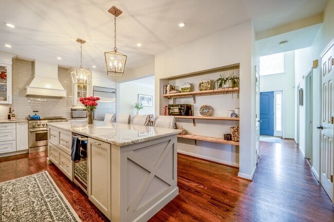 Building Photo - Stunningly Updated Home in Evergreen Meado...