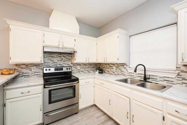 Building Photo - 205 W San Carlos St