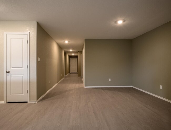 Building Photo - 252 Rock Spgs Dr