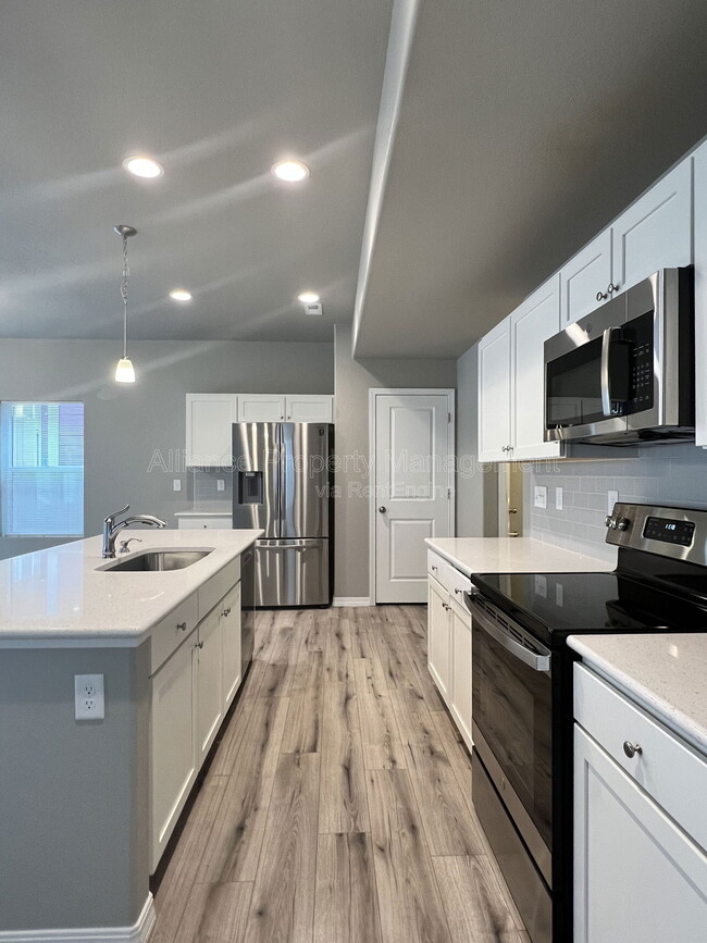 Building Photo - 7839 Lathrop Vw