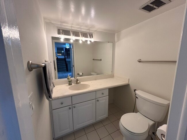 Building Photo - 3069 Lindenwood Dr