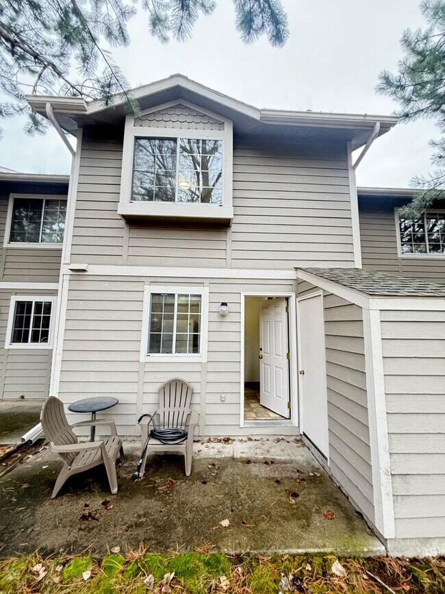 Building Photo - Grant Creek Condo