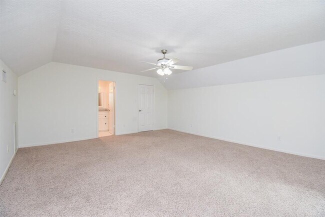 Building Photo - 807 Herdsman Dr