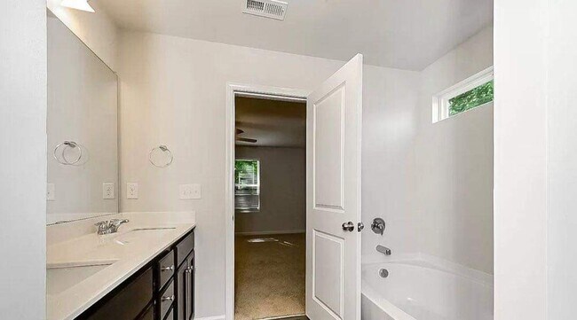 Building Photo - 195 Hamilton Pointe Dr