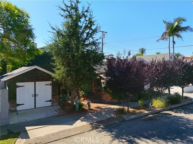 Building Photo - 2624 E 8th St