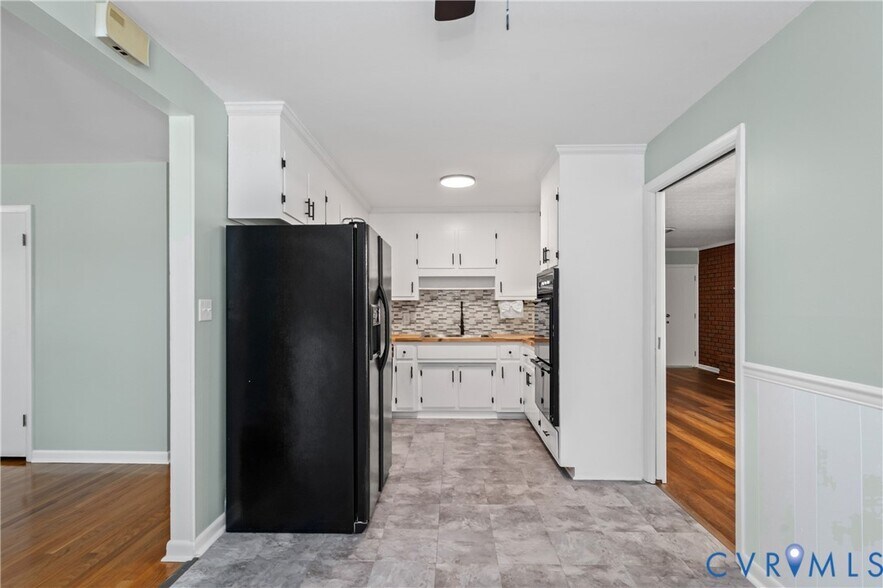 Building Photo - 552 S 22nd Ave