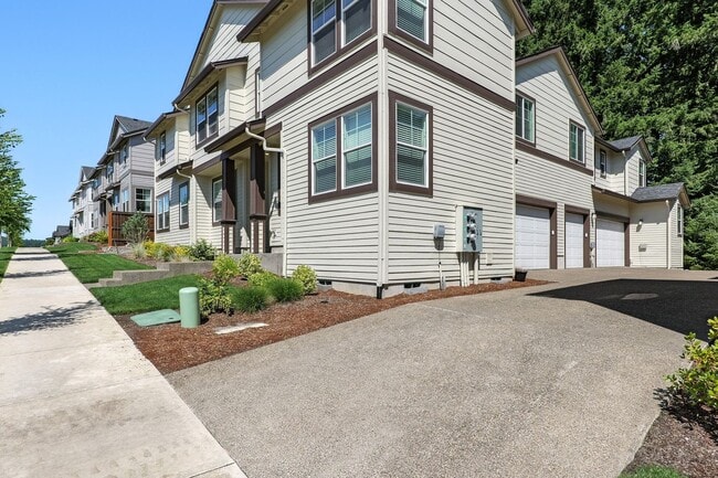 Building Photo - Spacious 4-Bedroom Home, Plus Den/Office w...