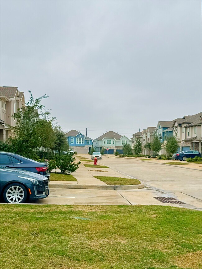 Building Photo - 4015 Champlain Wy