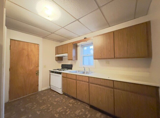 Building Photo - KEE - 909-911 N 10th