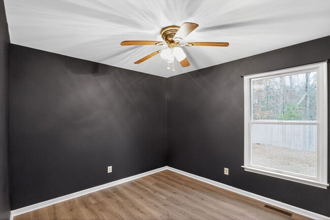 Building Photo - 40077 Big Chestnut Rd