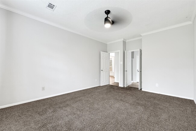 Building Photo - 16215 Cairngorm Ave