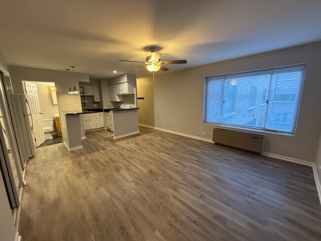 Building Photo - 744 W Gordon Terrace