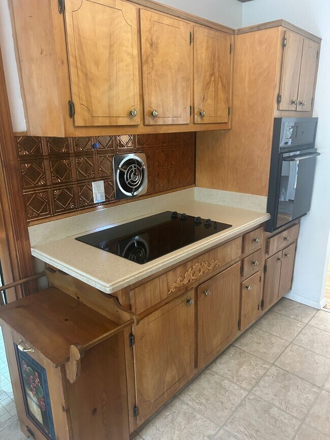 Building Photo - Spacious 4br Rockville Rental