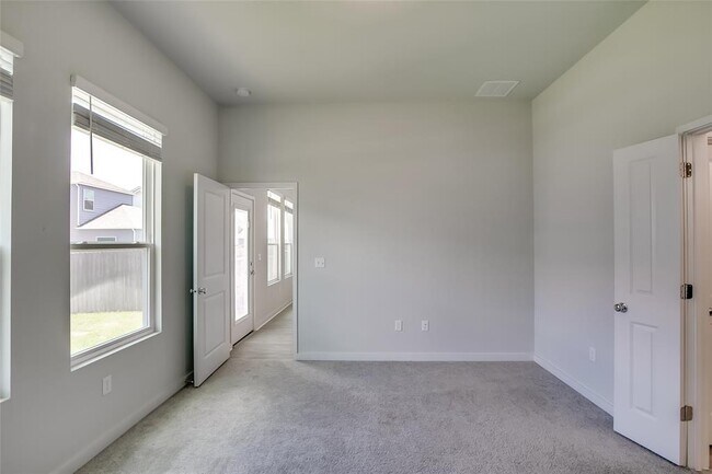 Building Photo - 15107 Forum Ave