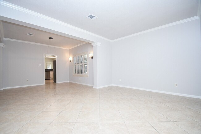 Building Photo - 4402 Jamaica Dr