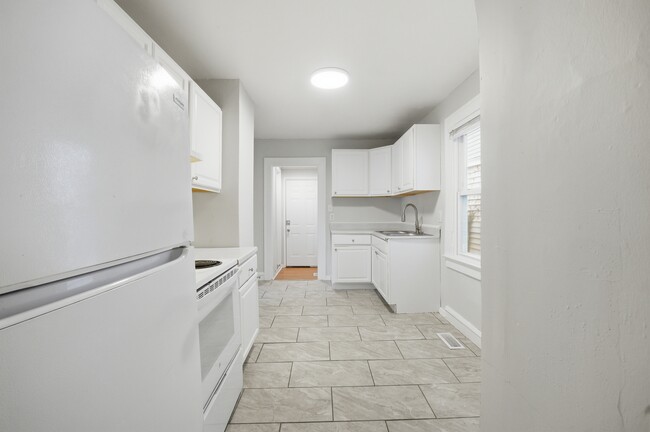 Building Photo - 829 22nd St