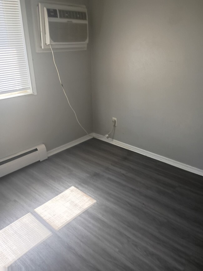 Building Photo - 251 Graham St