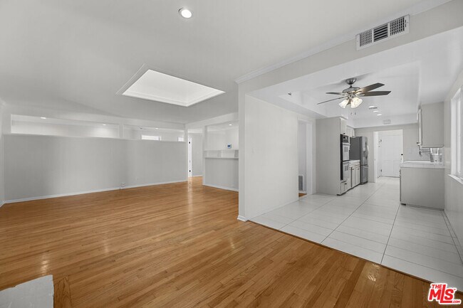 Building Photo - 4316 Bellaire Ave