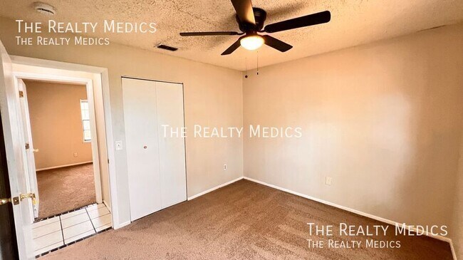 Building Photo - 3257 Dudley Dr