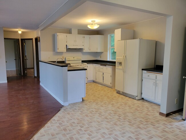 Building Photo - Single Family Home