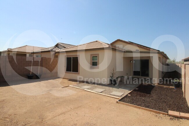 Building Photo - 987 Calle Calca