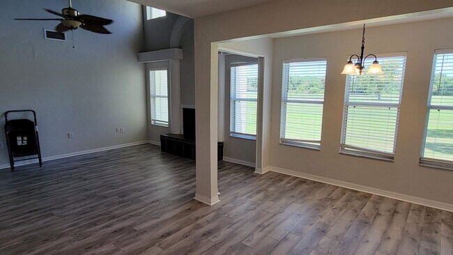 Building Photo - 3 beds 3 bath condo on the golf course