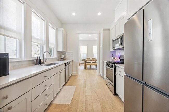 Building Photo - 1034 Grant Wood Ave