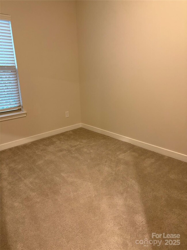 Building Photo - 1708 Town Oak Ln