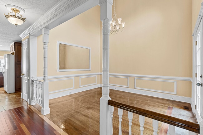 Building Photo - 15 Mulberry Ln