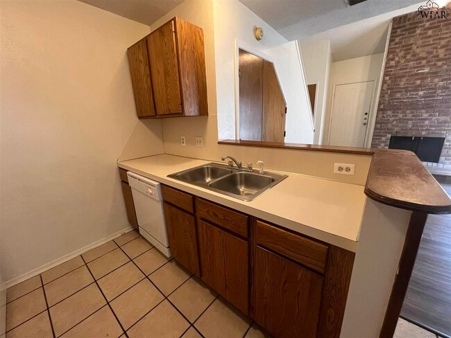 Building Photo - 4501 Mistletoe Dr