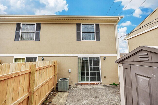 Building Photo - 97 Tarryton Ct W