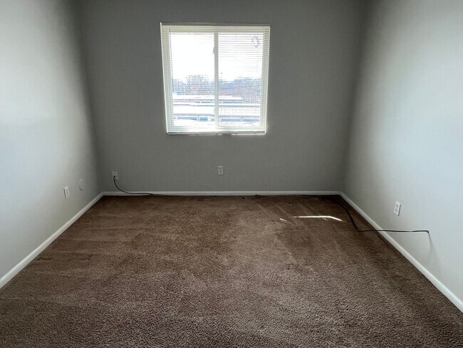 Building Photo - Warren Park 2 Bedroom Apartment