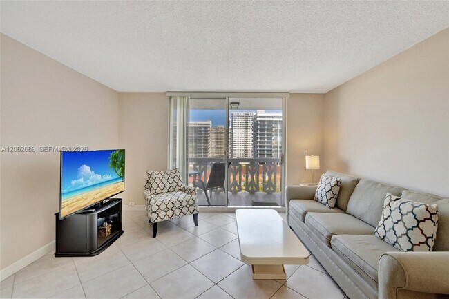 Building Photo - 3113 S Ocean Dr
