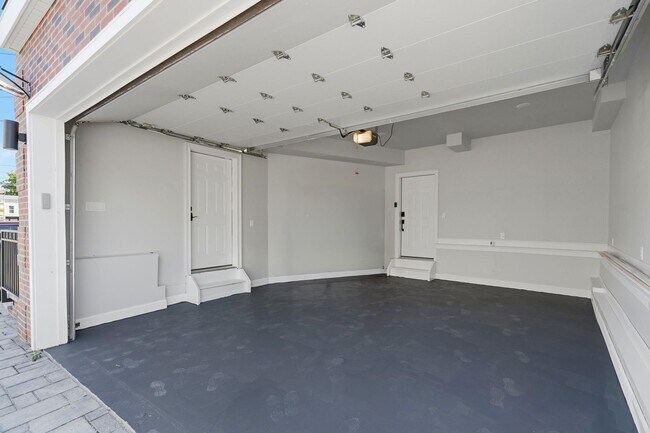 Building Photo - 14 W 49th St