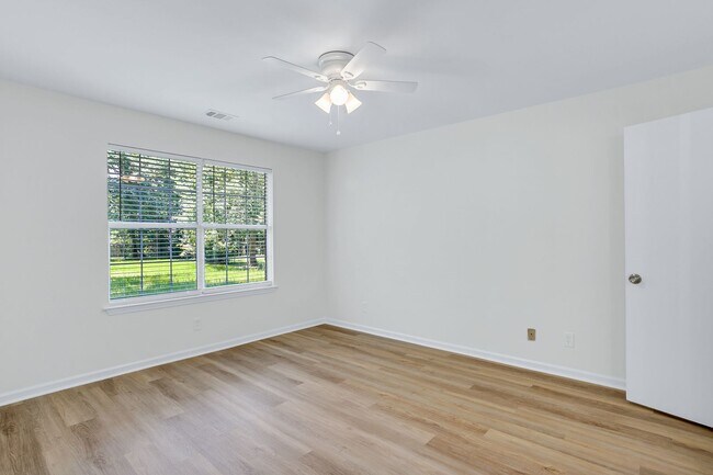 Building Photo - 3 Bedroom 2 Bathrooms in Sterling Creek - Richmond Hill