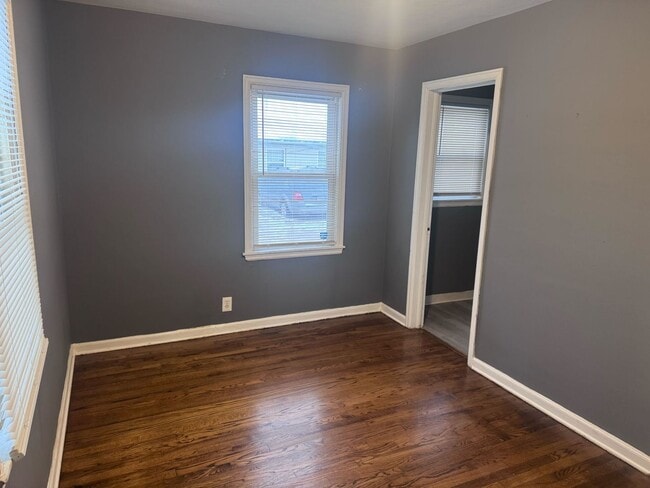 Building Photo - Adorable One Bedroom Home