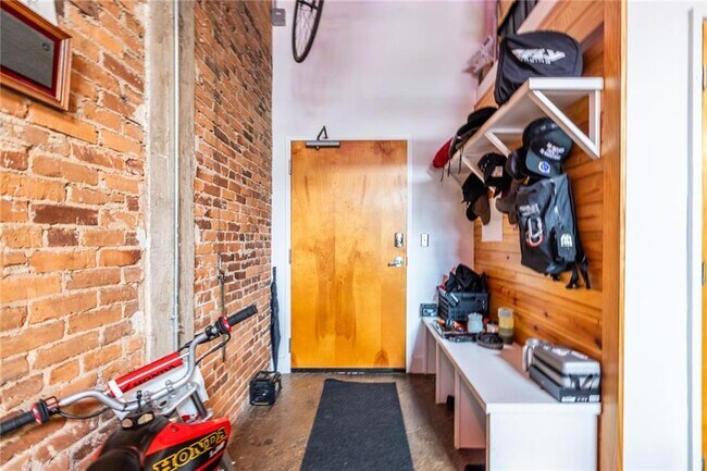 Building Photo - 659 Auburn Ave NE