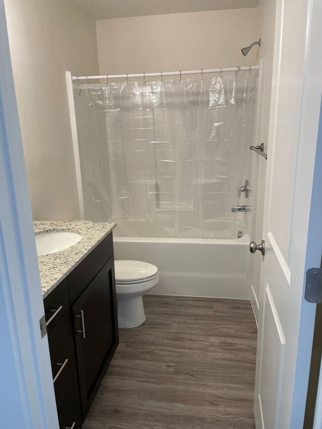 Building Photo - 3 bedroom- 2 bath Newer Construction