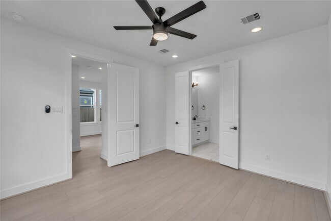 Building Photo - 4320 Avron Dr