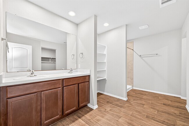Building Photo - 21414 Hartford Hollow Ln